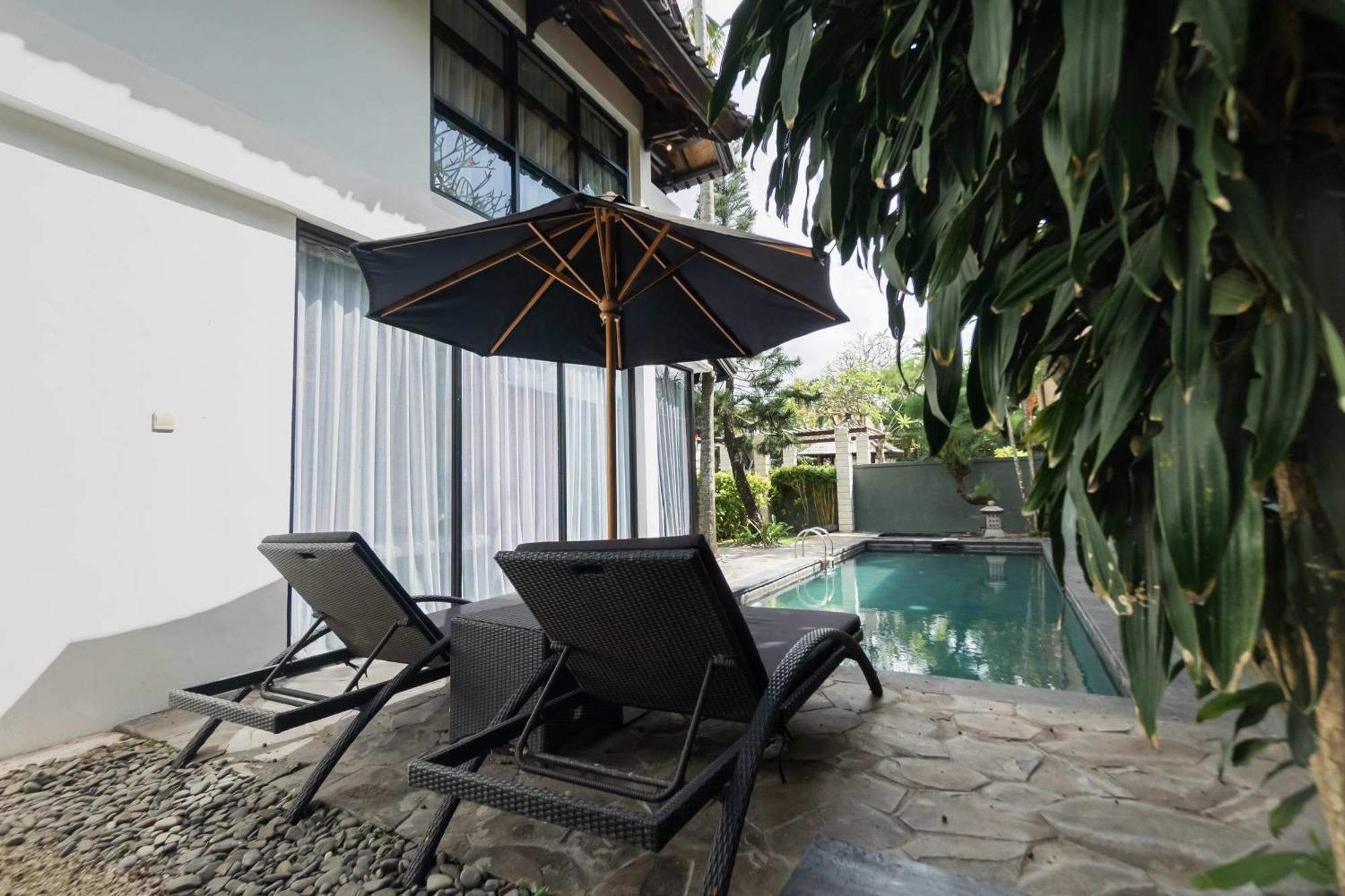 Four On Drupadi Villa Seminyak Exteriör bild
