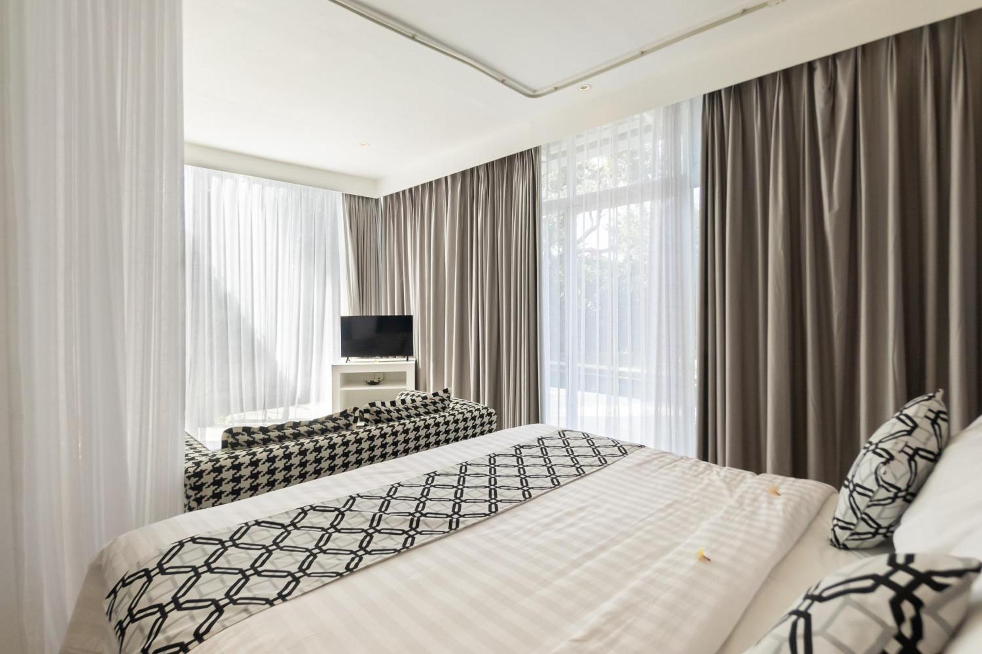 Four On Drupadi Villa Seminyak Exteriör bild